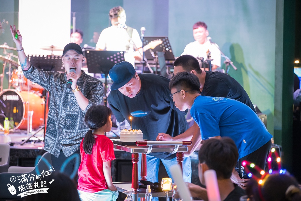 台中南屯餐酒館餐廳推薦【8+9吧食酒音樂餐廳】，近100種啤酒選擇，吃美食喝啤酒還能聆聽現場live演唱，絕對放鬆！