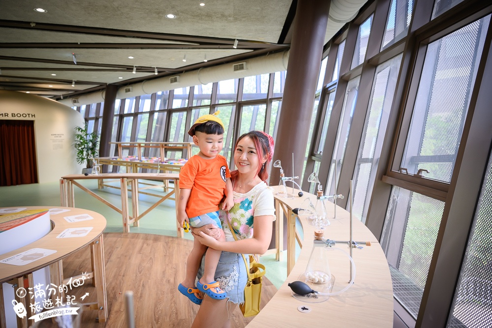 桃園【77巧克力共和國】全球最大77乳加巧克力地標,桃園室內親子景點,玩巧克力手作DIY!