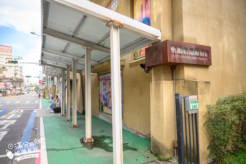 桃園【鐵道願景館】免費搭小火車.當小小捷運車長有趣好玩,桃園免門票親子景點!