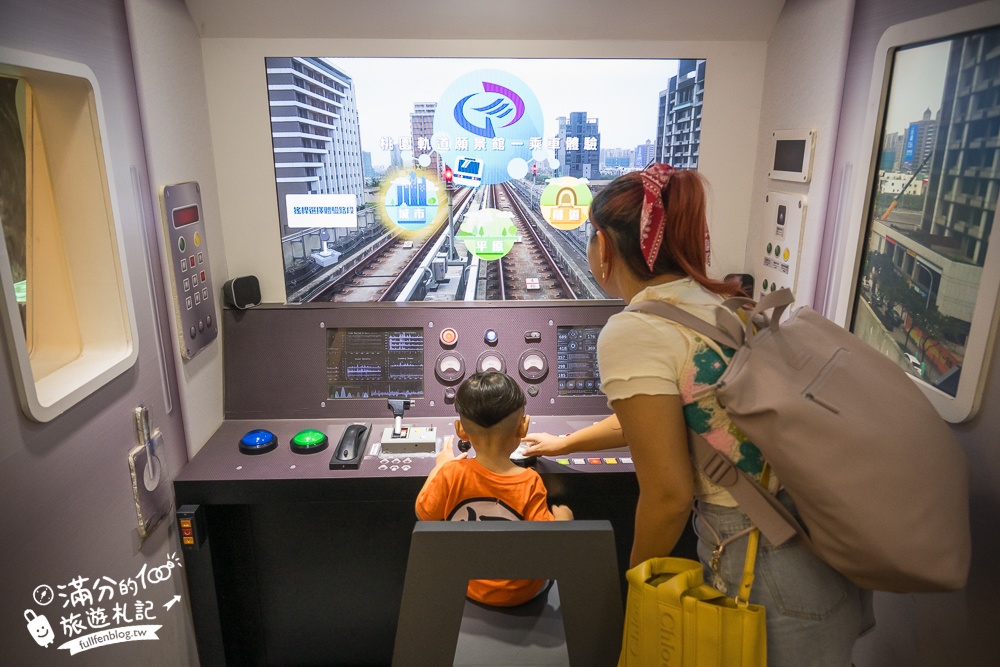 桃園【鐵道願景館】免費搭小火車.當小小捷運車長有趣好玩,桃園免門票親子景點!