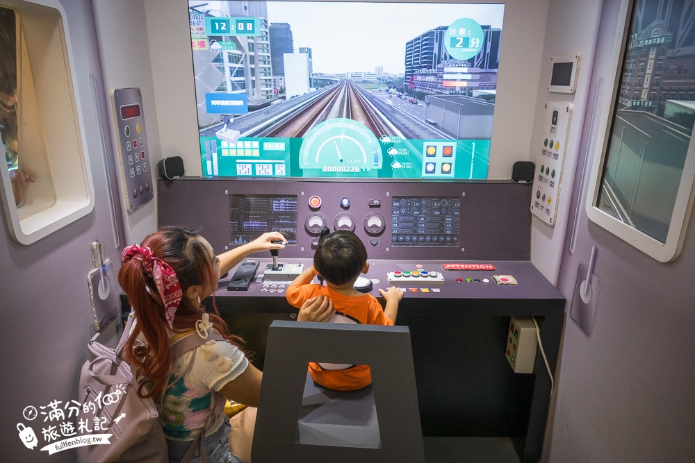桃園【鐵道願景館】免費搭小火車.當小小捷運車長有趣好玩,桃園免門票親子景點!