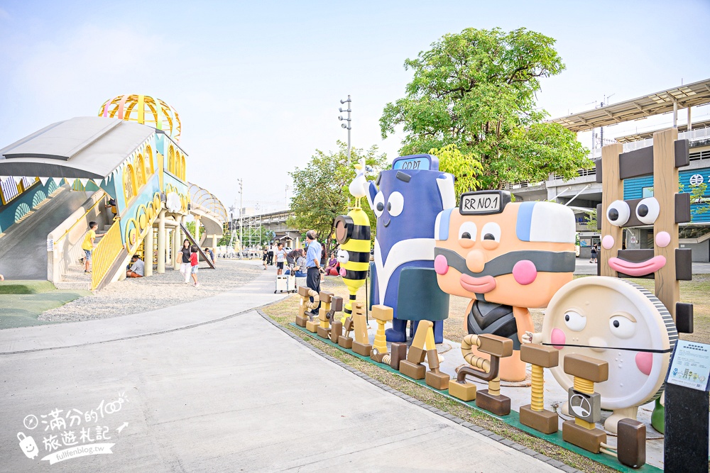 屏東【林邊共融遊戲場(親子飛天火車)】七彩飛天小火車遊戲場,蓮霧主題公園,熱氣球溜滑梯.鞦韆免費玩!