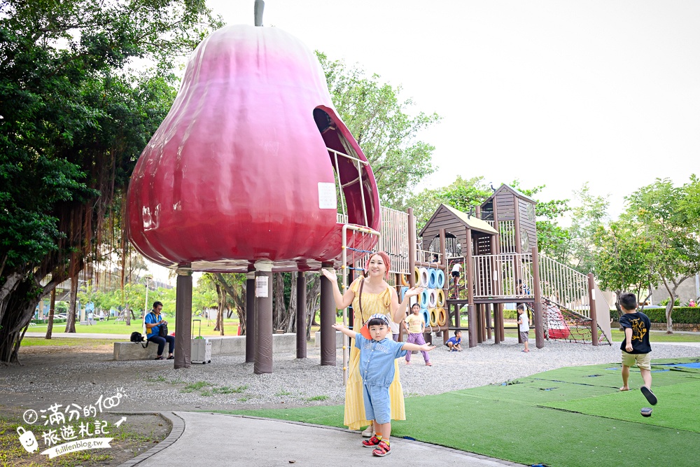 屏東【林邊共融遊戲場(親子飛天火車)】七彩飛天小火車遊戲場,蓮霧主題公園,熱氣球溜滑梯.鞦韆免費玩!