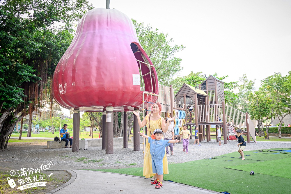 屏東【林邊共融遊戲場(親子飛天火車)】七彩飛天小火車遊戲場,蓮霧主題公園,熱氣球溜滑梯.鞦韆免費玩!