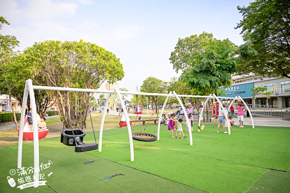 屏東【林邊共融遊戲場(親子飛天火車)】七彩飛天小火車遊戲場,蓮霧主題公園,熱氣球溜滑梯.鞦韆免費玩!