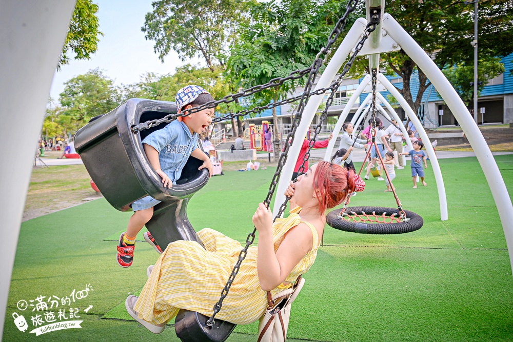 屏東【林邊共融遊戲場(親子飛天火車)】七彩飛天小火車遊戲場,蓮霧主題公園,熱氣球溜滑梯.鞦韆免費玩!