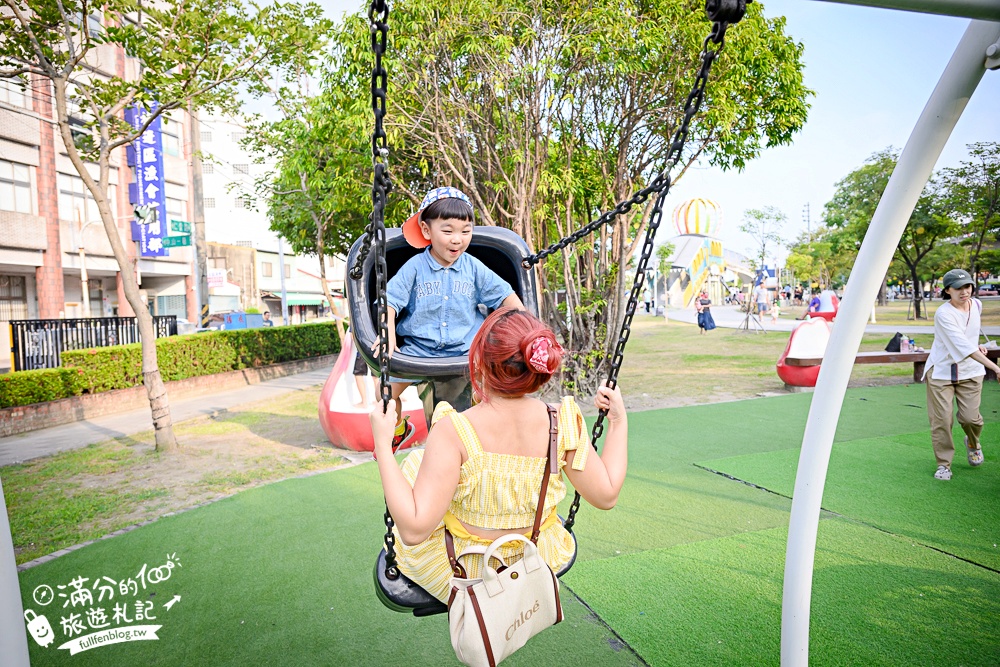 屏東【林邊共融遊戲場(親子飛天火車)】七彩飛天小火車遊戲場,蓮霧主題公園,熱氣球溜滑梯.鞦韆免費玩!