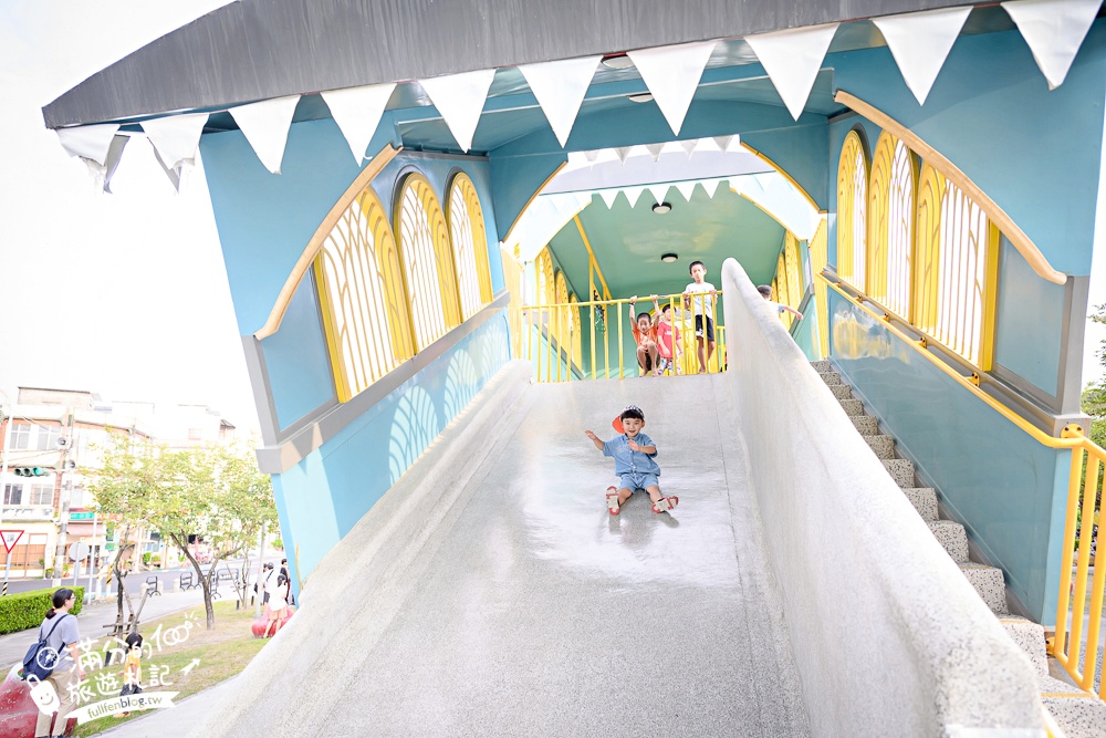 屏東【林邊共融遊戲場(親子飛天火車)】七彩飛天小火車遊戲場,蓮霧主題公園,熱氣球溜滑梯.鞦韆免費玩!