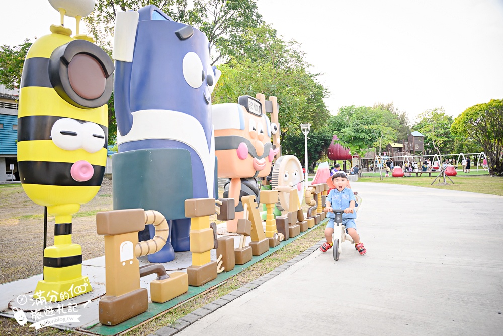 屏東【林邊共融遊戲場(親子飛天火車)】七彩飛天小火車遊戲場,蓮霧主題公園,熱氣球溜滑梯.鞦韆免費玩!