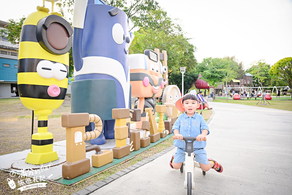 屏東【林邊共融遊戲場(親子飛天火車)】七彩飛天小火車遊戲場,蓮霧主題公園,熱氣球溜滑梯.鞦韆免費玩!