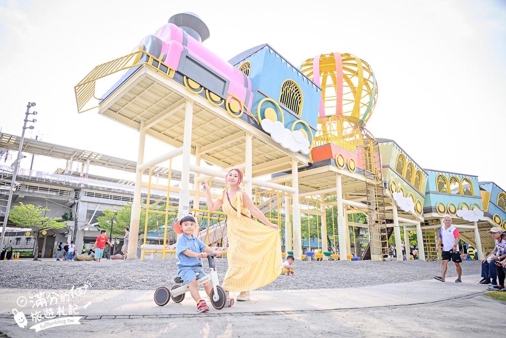 屏東【林邊共融遊戲場(親子飛天火車)】七彩飛天小火車遊戲場,蓮霧主題公園,熱氣球溜滑梯.鞦韆免費玩!