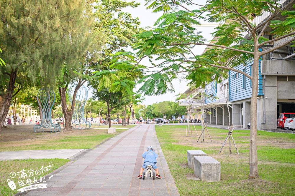 屏東【林邊共融遊戲場(親子飛天火車)】七彩飛天小火車遊戲場,蓮霧主題公園,熱氣球溜滑梯.鞦韆免費玩!