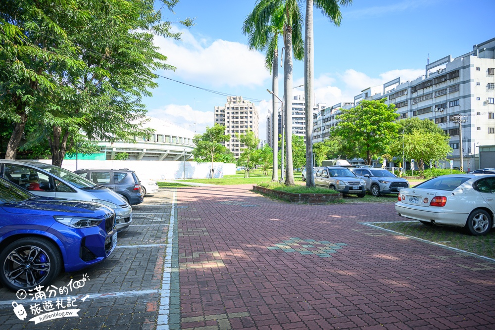台中最新【豬事圓滿公園】超狂！屠宰場變身可愛豬豬公園~淘氣活力的小豬造型滑梯好好玩!