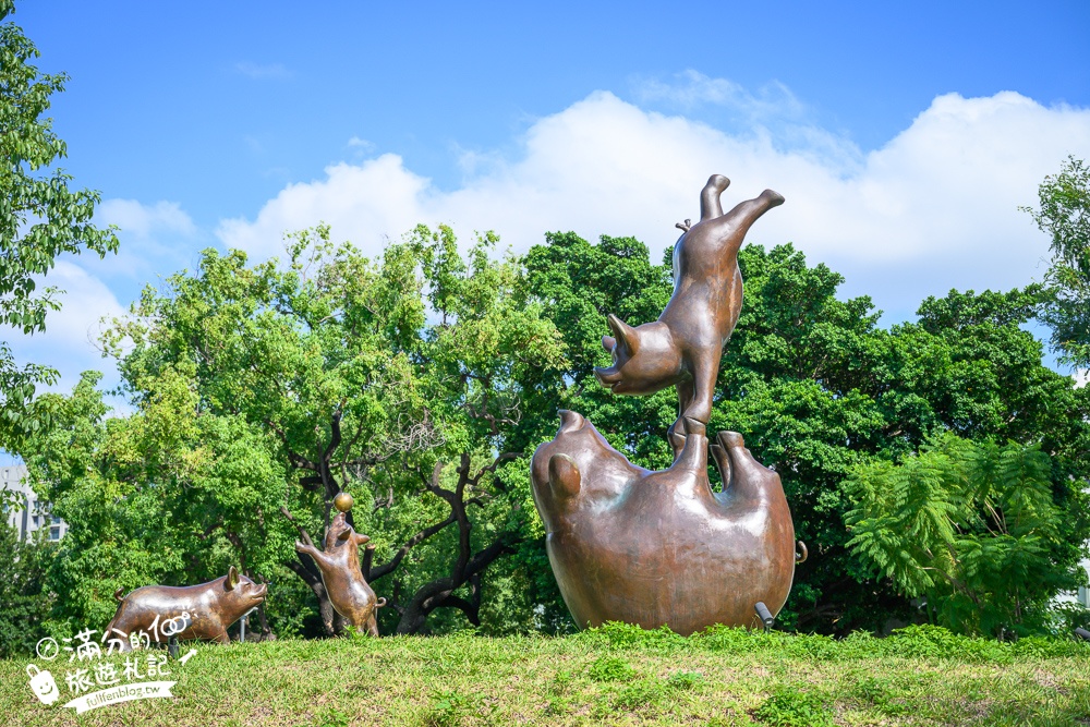 台中最新【豬事圓滿公園】超狂！屠宰場變身可愛豬豬公園~淘氣活力的小豬造型滑梯好好玩!