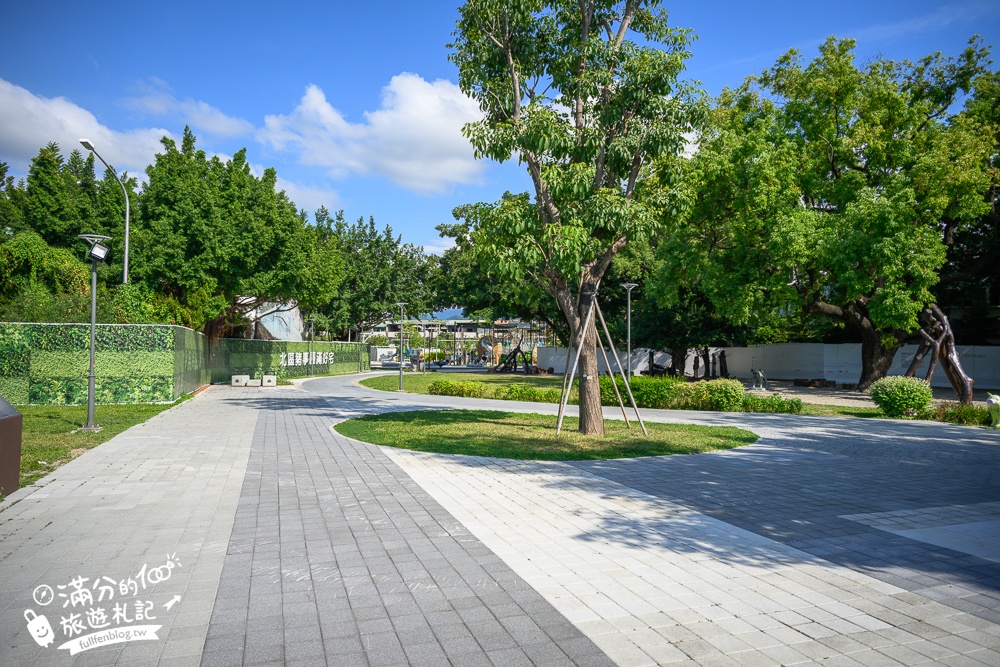 台中最新【豬事圓滿公園】超狂！屠宰場變身可愛豬豬公園~淘氣活力的小豬造型滑梯好好玩!