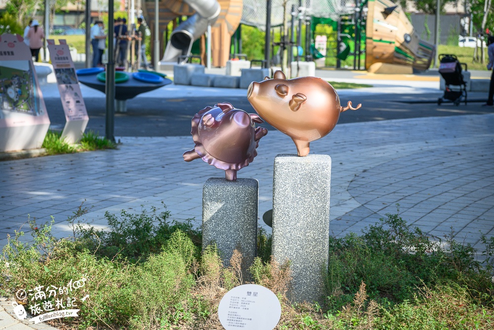 台中最新【豬事圓滿公園】超狂！屠宰場變身可愛豬豬公園~淘氣活力的小豬造型滑梯好好玩!