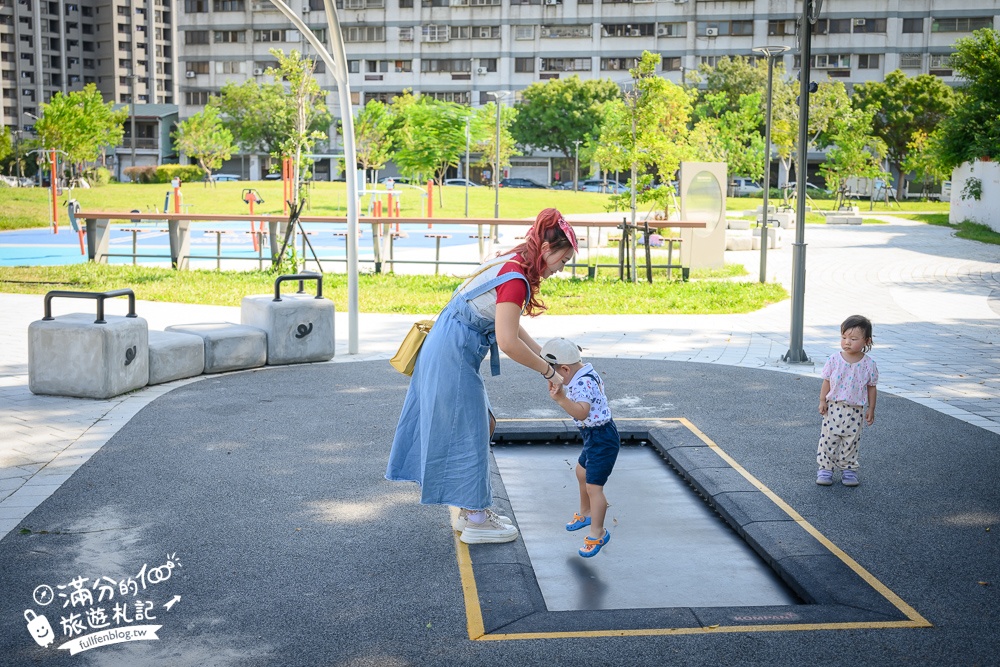 台中最新【豬事圓滿公園】超狂！屠宰場變身可愛豬豬公園~淘氣活力的小豬造型滑梯好好玩!