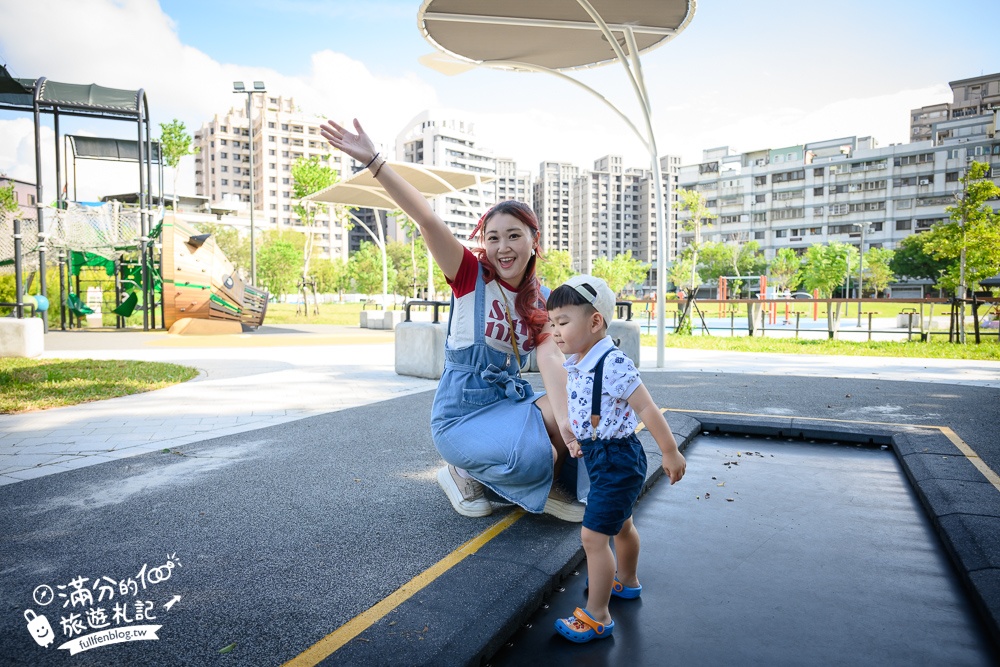 台中最新【豬事圓滿公園】超狂！屠宰場變身可愛豬豬公園~淘氣活力的小豬造型滑梯好好玩!