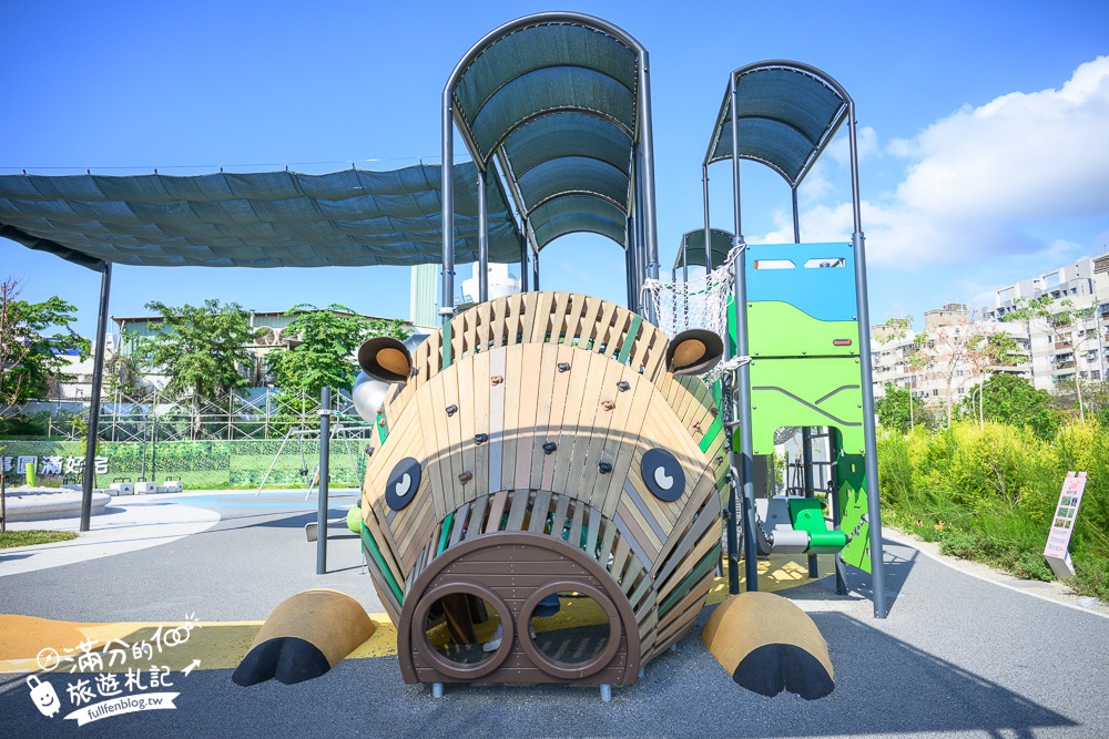 台中最新【豬事圓滿公園】超狂！屠宰場變身可愛豬豬公園~淘氣活力的小豬造型滑梯好好玩!