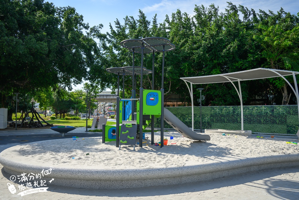 台中最新【豬事圓滿公園】超狂！屠宰場變身可愛豬豬公園~淘氣活力的小豬造型滑梯好好玩!