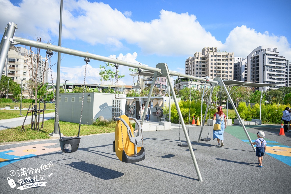 台中最新【豬事圓滿公園】超狂！屠宰場變身可愛豬豬公園~淘氣活力的小豬造型滑梯好好玩!