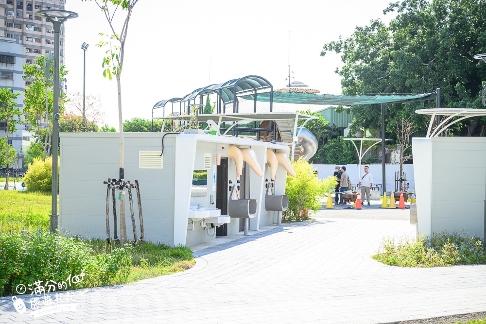 台中最新【豬事圓滿公園】超狂！屠宰場變身可愛豬豬公園~淘氣活力的小豬造型滑梯好好玩!