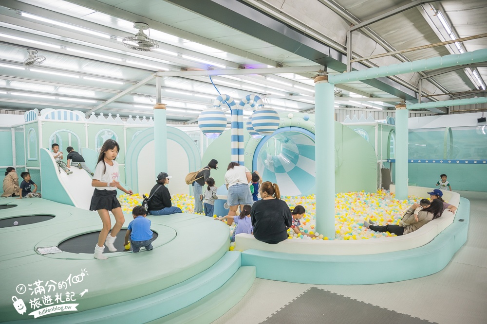 彰化【2025萬景藝苑玩樂攻略】宮殿級庭院結合「彎彎滑森樂園」,最新兒童遊戲區,還能餵水豚笑笑羊,親子同行也精彩!