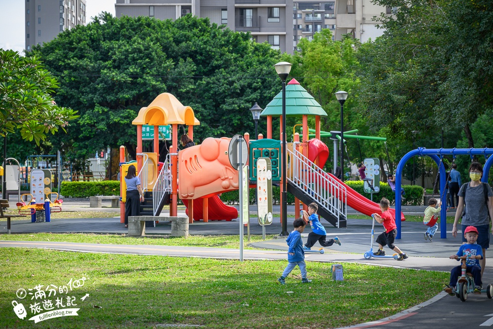 台中滑步車公園【泉源兒童交通主題公園】迷你版交通公園,有紅綠燈.平交道.模擬馬路車道好玩又能學知識！