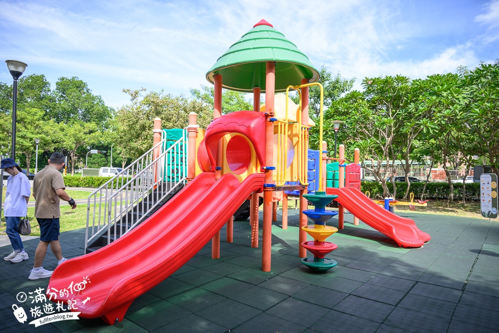 台中滑步車公園【泉源兒童交通主題公園】迷你版交通公園,有紅綠燈.平交道.模擬馬路車道好玩又能學知識！