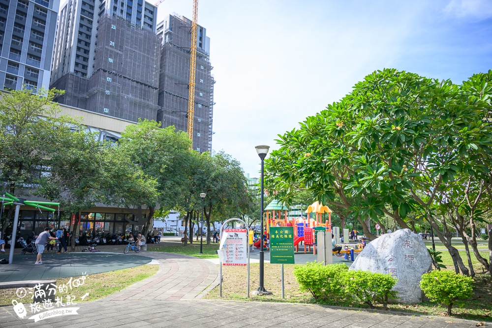 台中滑步車公園【泉源兒童交通主題公園】迷你版交通公園,有紅綠燈.平交道.模擬馬路車道好玩又能學知識！