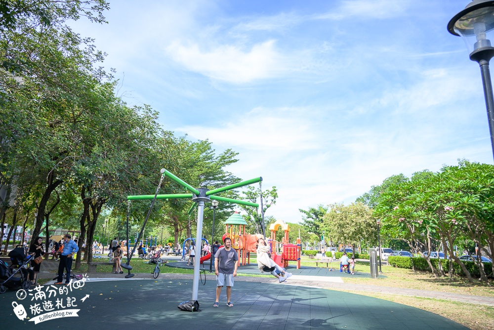 台中滑步車公園【泉源兒童交通主題公園】迷你版交通公園,有紅綠燈.平交道.模擬馬路車道好玩又能學知識！