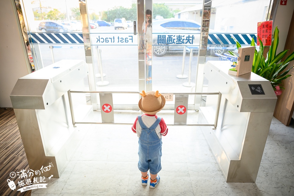 彰化【快速通關玩具店】全台首座機場主題玩具工廠,上千種玩具任你挑,還得過海關檢查玩具超特別!