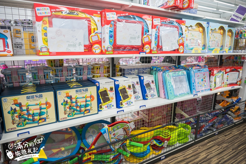 彰化【快速通關玩具店】全台首座機場主題玩具工廠,上千種玩具任你挑,還得過海關檢查玩具超特別!