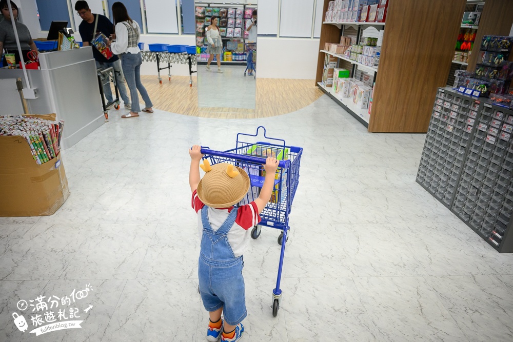 彰化【快速通關玩具店】全台首座機場主題玩具工廠,上千種玩具任你挑,還得過海關檢查玩具超特別!