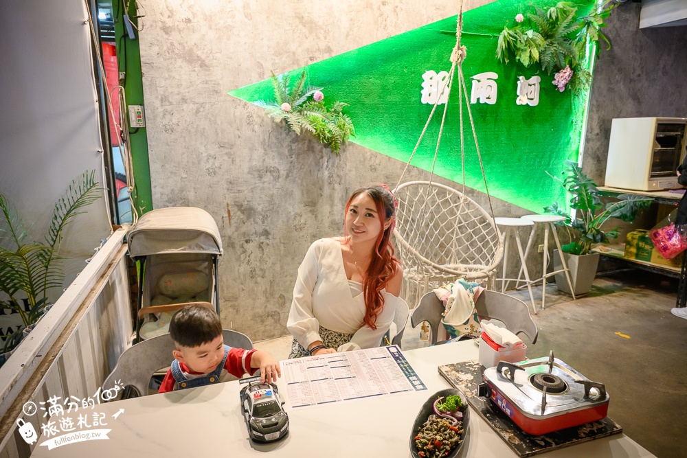 【那兩蚵烤鮮蚵】台中夜景親子餐廳推薦,吃燒烤海鮮.火鍋.熱炒,還能撈魚賞夜.看現場駐唱表演!