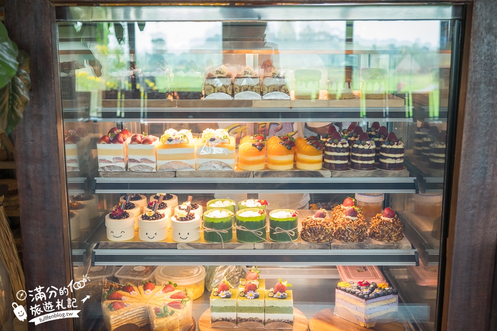 泰國北碧府【MEENA Cafe】北碧府網美咖啡館推薦,稻海步道太迷人,遠離喧囂還能眺望虎穴寺!