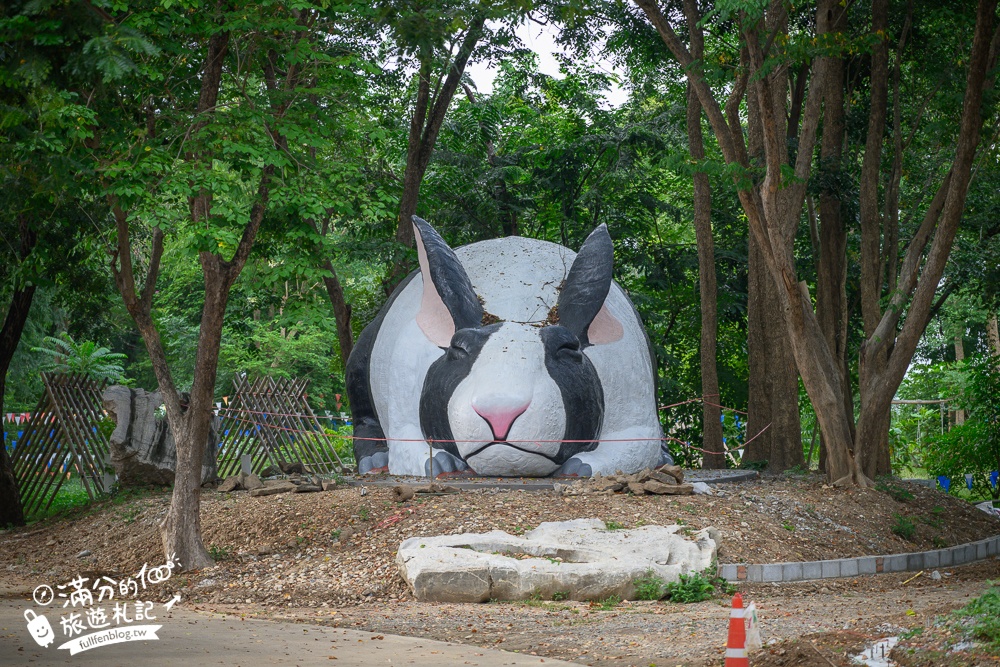 【北碧府野生動物園】泰國長頸鹿吉普車拍照預約攻略.Safari Park Kanchanaburi餵駱駝.梅花鹿和斑馬,外加欣賞大象&鱷魚表演秀!