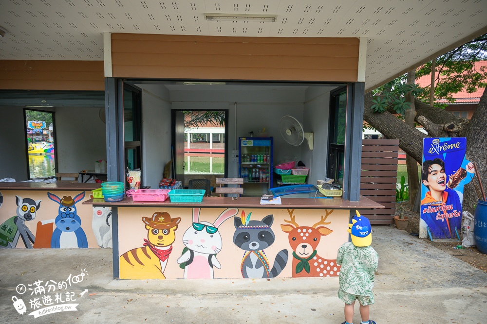 【北碧府野生動物園】泰國長頸鹿吉普車拍照預約攻略.Safari Park Kanchanaburi餵駱駝.梅花鹿和斑馬,外加欣賞大象&鱷魚表演秀!