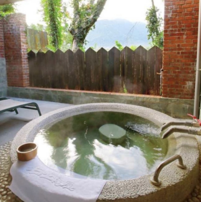 新竹景點【日見森嵐】尖石山景第一排的景觀咖啡館.下午茶旁邊還能泡溫泉,漫步玻璃天空步道!