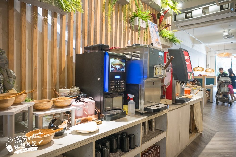 桃園火鍋【鍋泰暖】泰式南洋鍋物桃園中壢店,超夯冬陰功火鍋,叢林風鍋物溫馨好吃好溫暖!