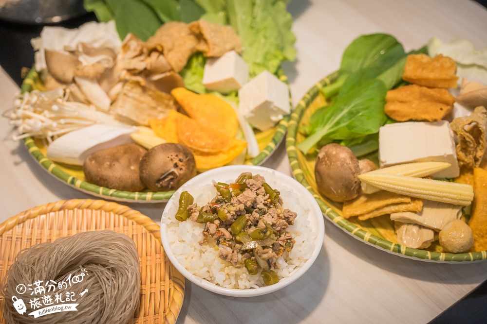 桃園火鍋【鍋泰暖】泰式南洋鍋物桃園中壢店,超夯冬陰功火鍋,叢林風鍋物溫馨好吃好溫暖!