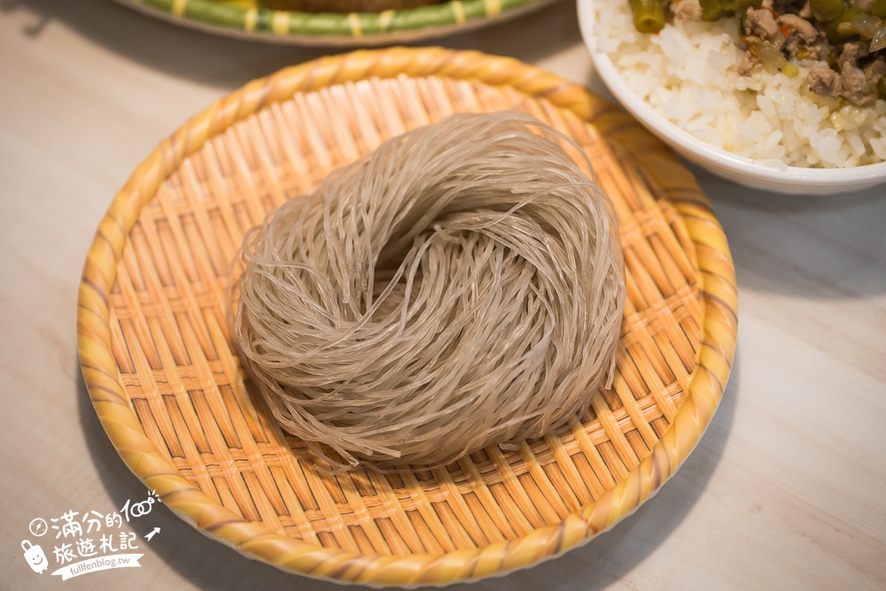 桃園火鍋【鍋泰暖】泰式南洋鍋物桃園中壢店,超夯冬陰功火鍋,叢林風鍋物溫馨好吃好溫暖!