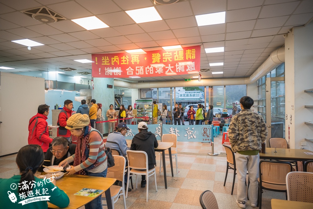 宜蘭美食【玉里橋頭臭豆腐礁溪店】免跑花蓮,宜蘭也吃得到,空間大有停車場,還能欣賞火車快飛!