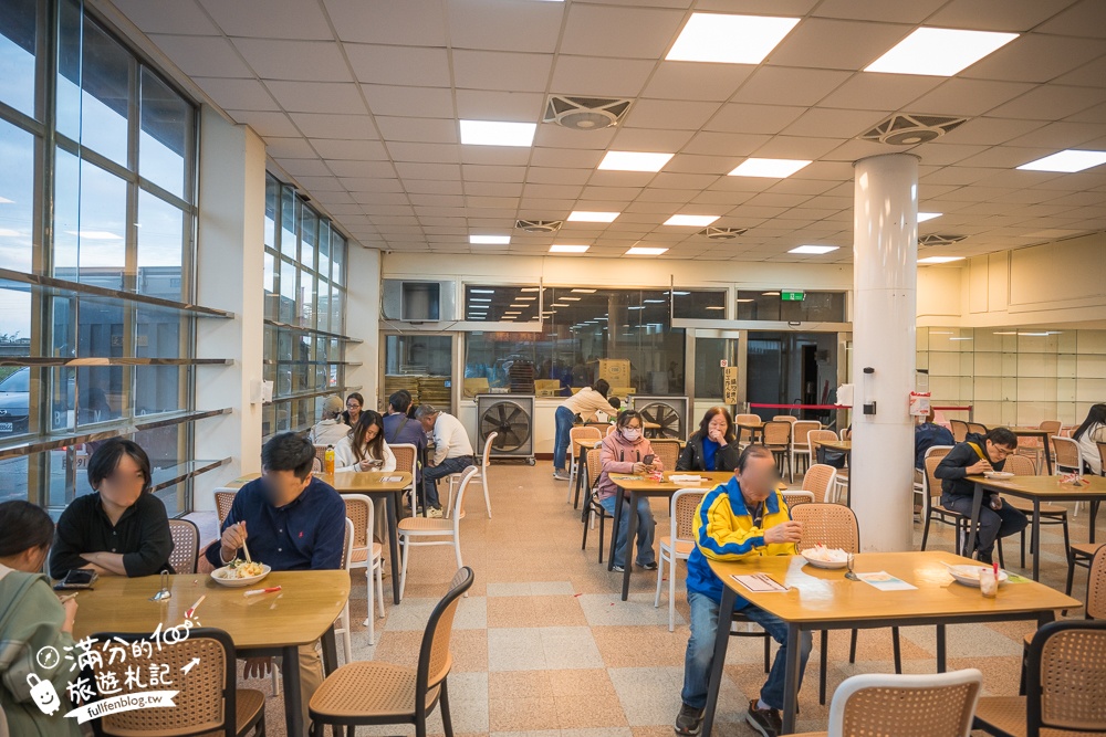宜蘭美食【玉里橋頭臭豆腐礁溪店】免跑花蓮,宜蘭也吃得到,空間大有停車場,還能欣賞火車快飛!