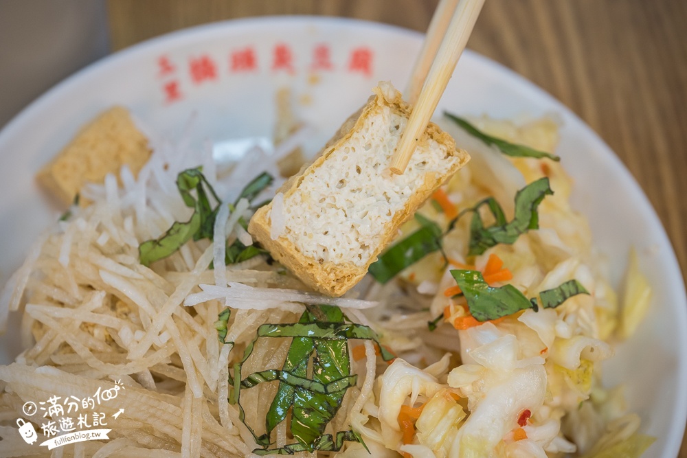 宜蘭美食【玉里橋頭臭豆腐礁溪店】免跑花蓮,宜蘭也吃得到,空間大有停車場,還能欣賞火車快飛!