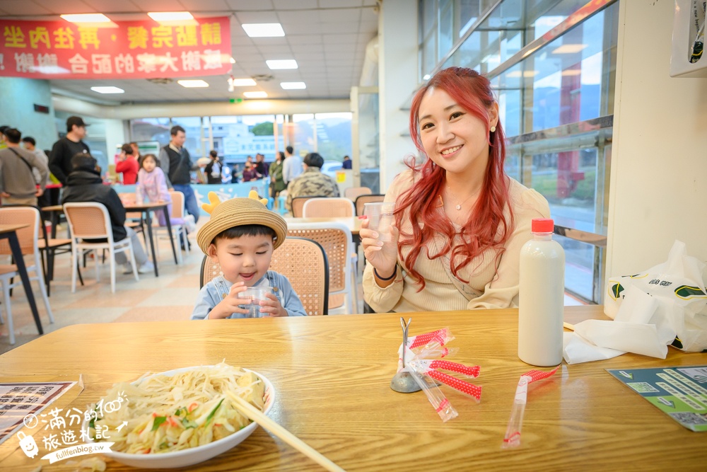 宜蘭美食【玉里橋頭臭豆腐礁溪店】免跑花蓮,宜蘭也吃得到,空間大有停車場,還能欣賞火車快飛!