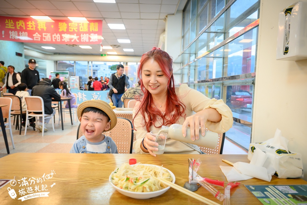 宜蘭美食【玉里橋頭臭豆腐礁溪店】免跑花蓮,宜蘭也吃得到,空間大有停車場,還能欣賞火車快飛!