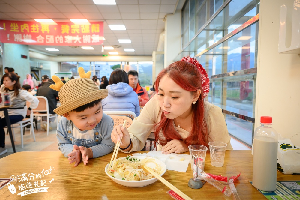 宜蘭美食【玉里橋頭臭豆腐礁溪店】免跑花蓮,宜蘭也吃得到,空間大有停車場,還能欣賞火車快飛!