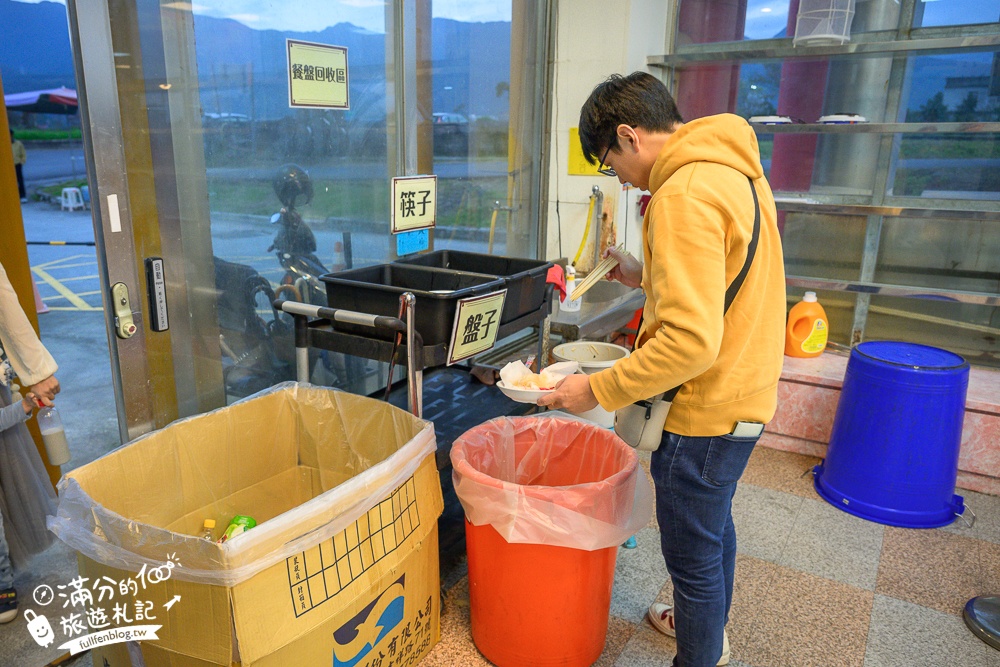 宜蘭美食【玉里橋頭臭豆腐礁溪店】免跑花蓮,宜蘭也吃得到,空間大有停車場,還能欣賞火車快飛!