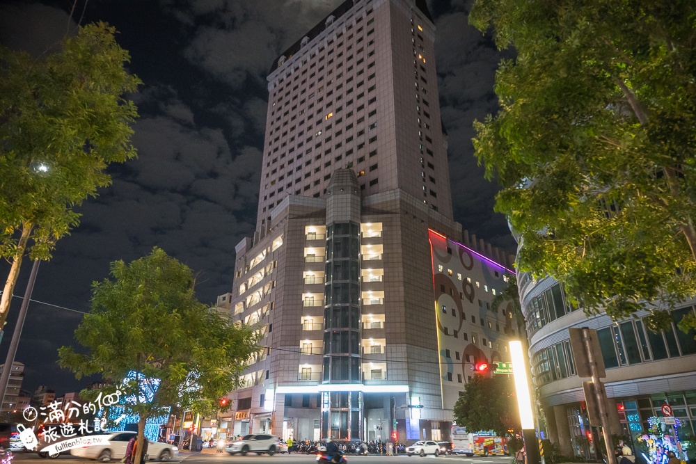 台中親子飯店【台中鳳凰酒店】睡在法拉利汽車上,太空主題遊戲場,超狂早午餐自助吧,星巴克咖啡喝到飽!